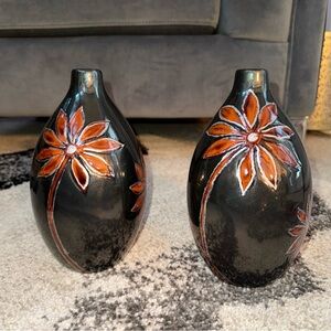 2 vases set flowers orange silver grey Elegant Black and Orange Floral Vases